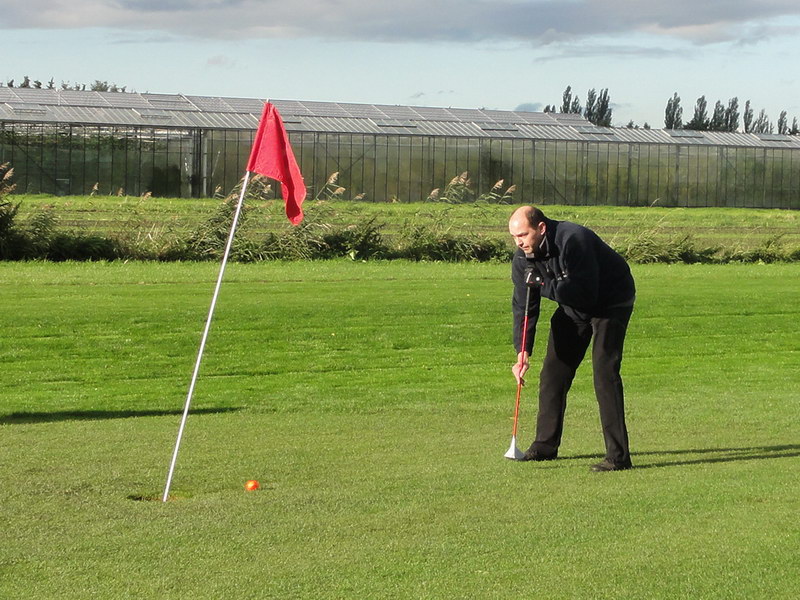 Stephan beim Putt zum zweiten Platz in SH1